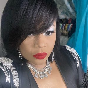 Meet your Posher, Monique